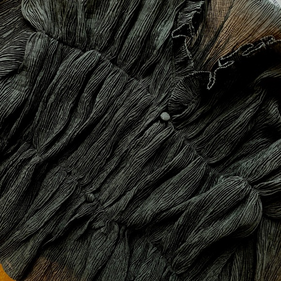 Rumored black ruffle top - Picture 3 of 3